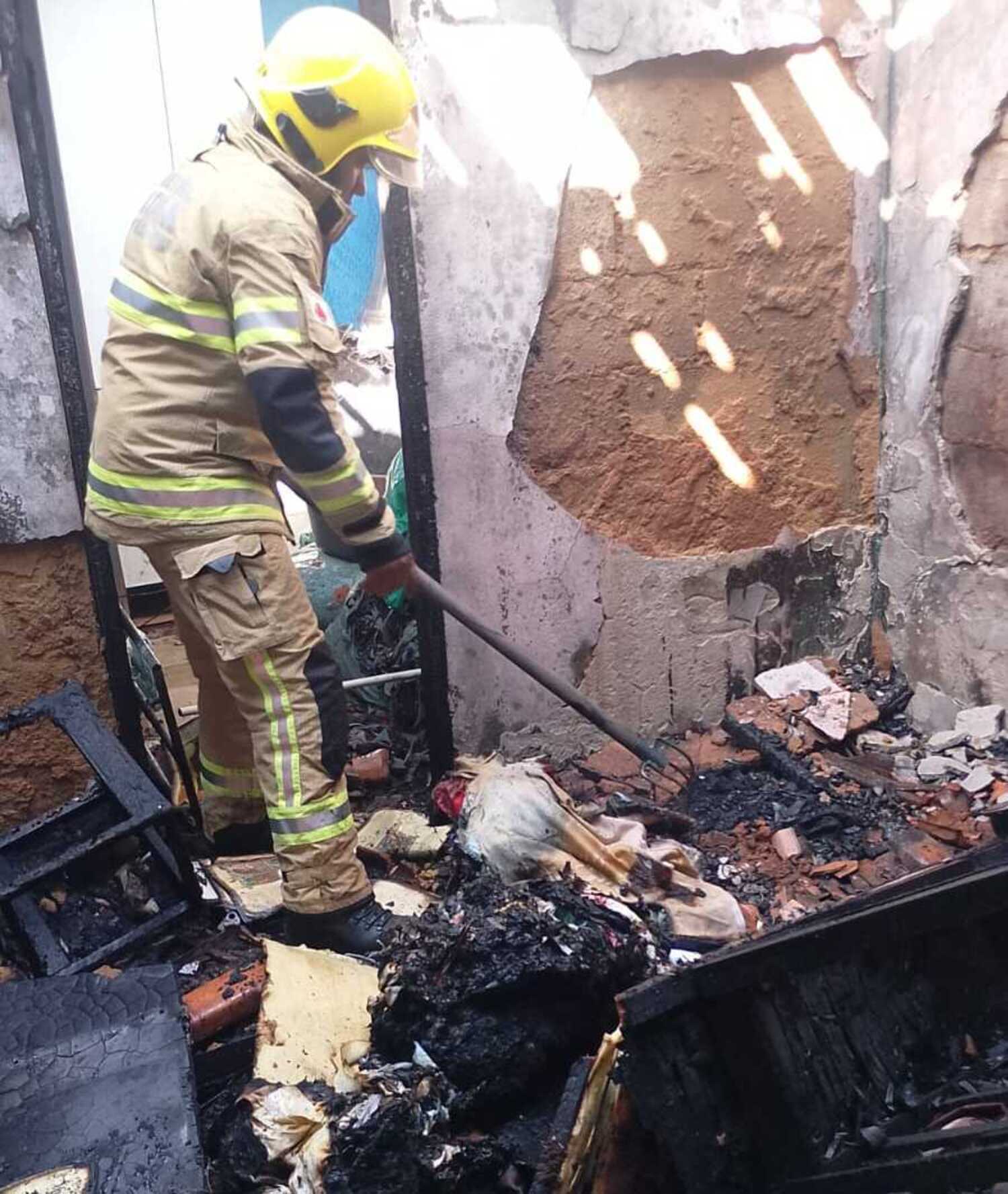 Fique por dentro das últimas notícias e acontecimentos em Incêndio em Janaúba deixa quatro pessoas feridas e causa danos em residência no Portal Minas. Vej