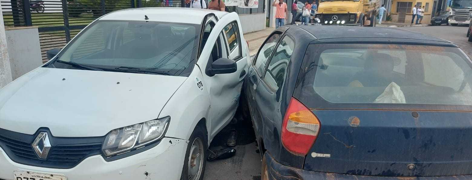 Fique por dentro das últimas notícias e acontecimentos em Carro oficial da Prefeitura é alvo de ataque e servidor é agredido em Novo Cruzeiro no Portal Mina