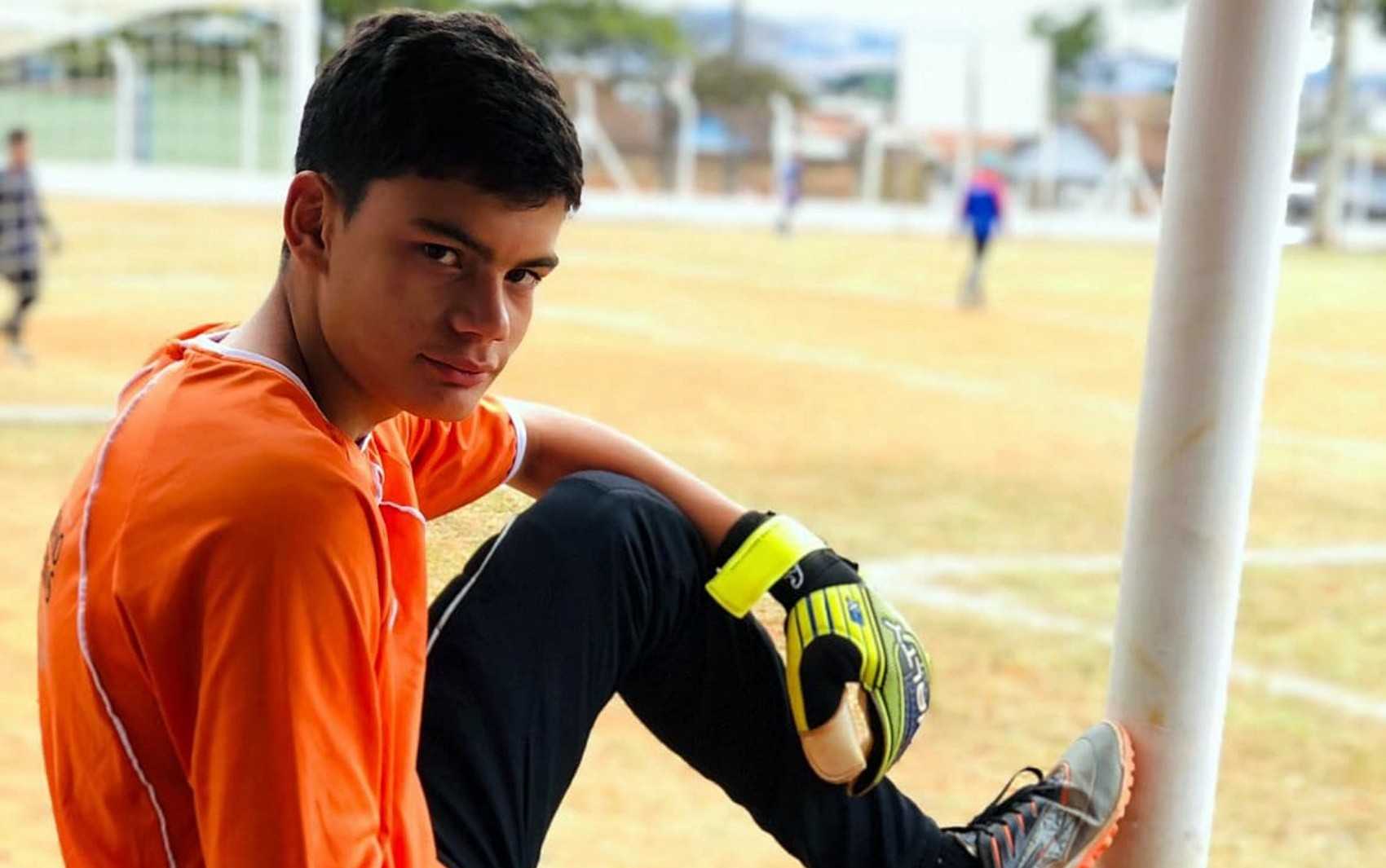 Fique por dentro das últimas notícias e acontecimentos em Adolescente de 16 anos morre após mal súbito durante partida de futebol em Pouso Alegre no Portal