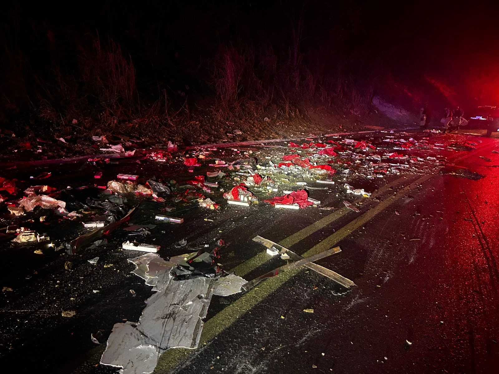 Fique por dentro das últimas notícias e acontecimentos em Carretas batem na BR-251 em Fruta de Leite e tabletes de maconha são encontrados em meio à carga d