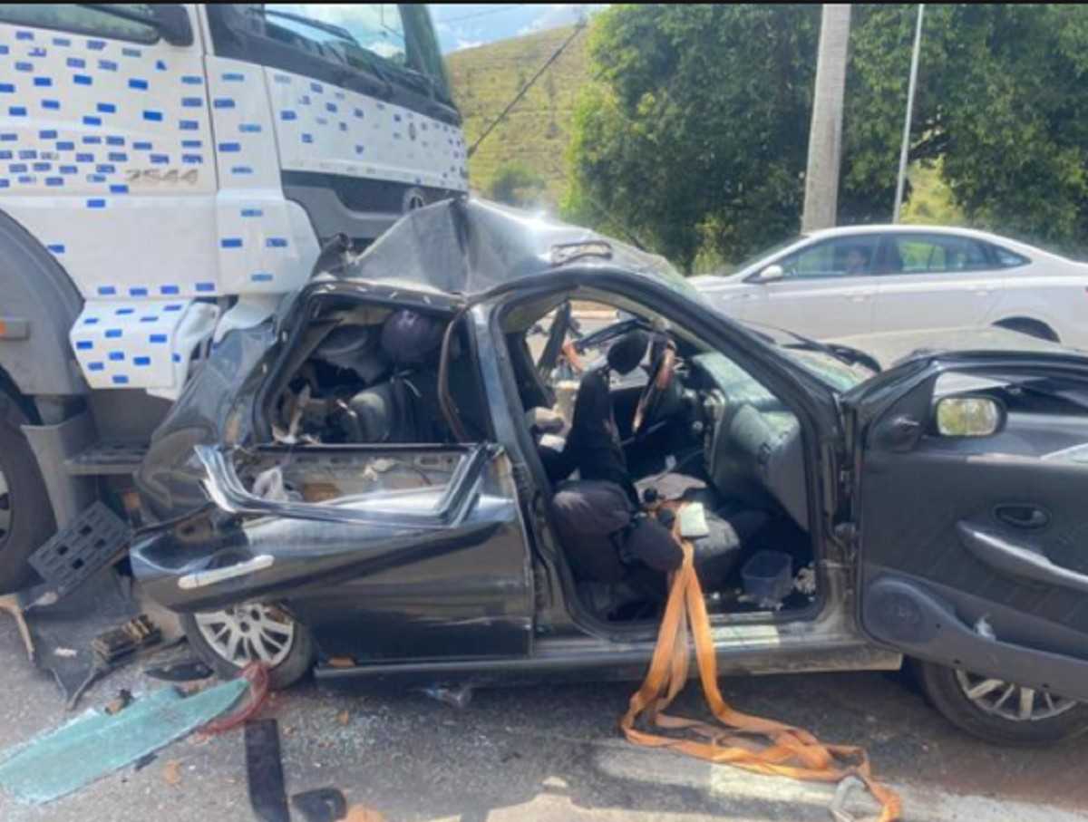 Fique por dentro das últimas notícias e acontecimentos em Carro com bebê e criança de 6 anos é atingido por caminhão em engavetamento na BR-116 no Portal