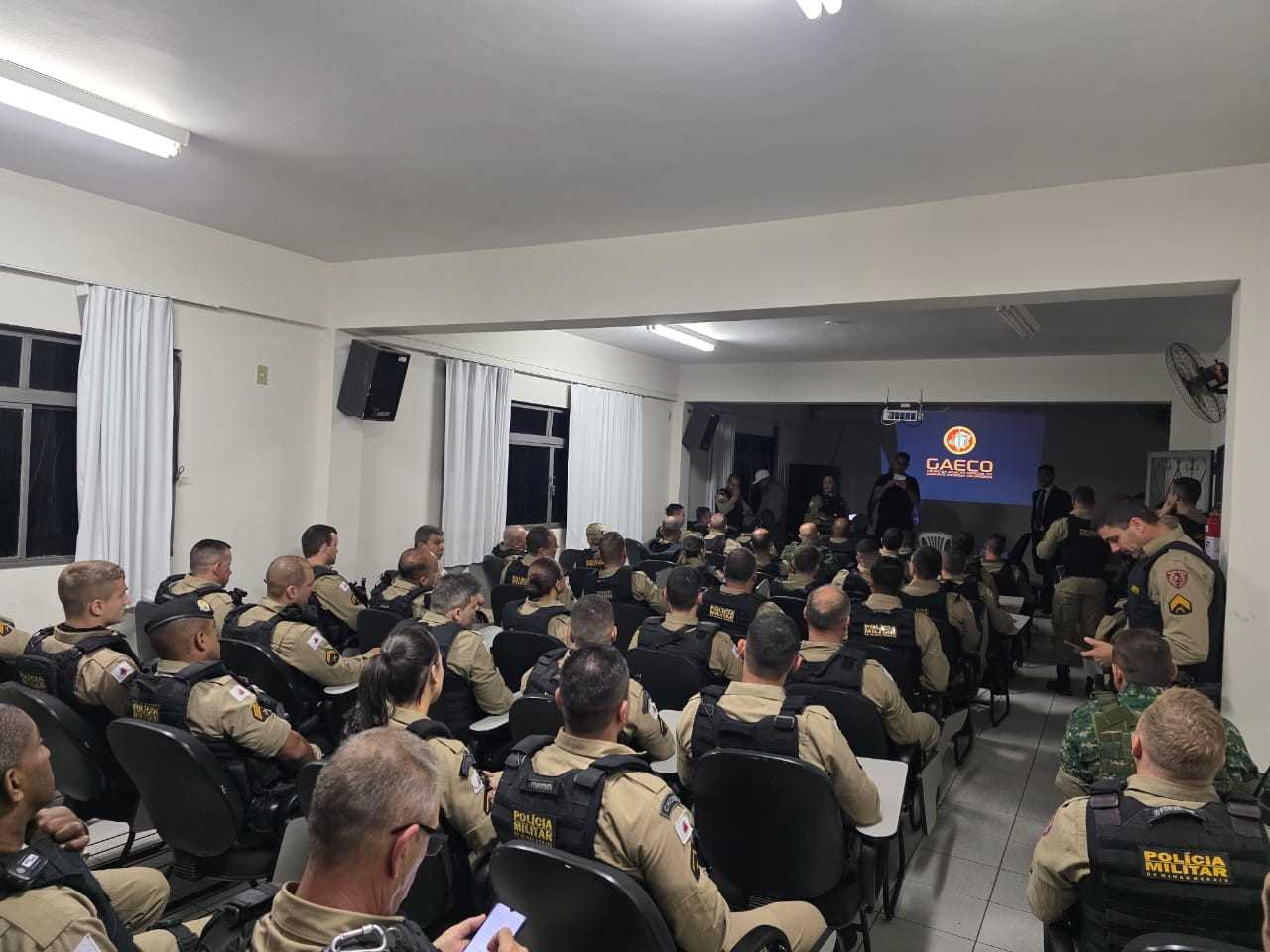 Fique por dentro das últimas notícias e acontecimentos em Grande Ação Policial Desmantela Esquema de Facção Criminosa em Minas Gerais no Portal Minas. Vej