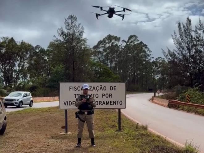 Fique por dentro das últimas notícias e acontecimentos em Motoristas flagrados por drones em Minas Gerais podem ser multados nas rodovias estaduais no Portal