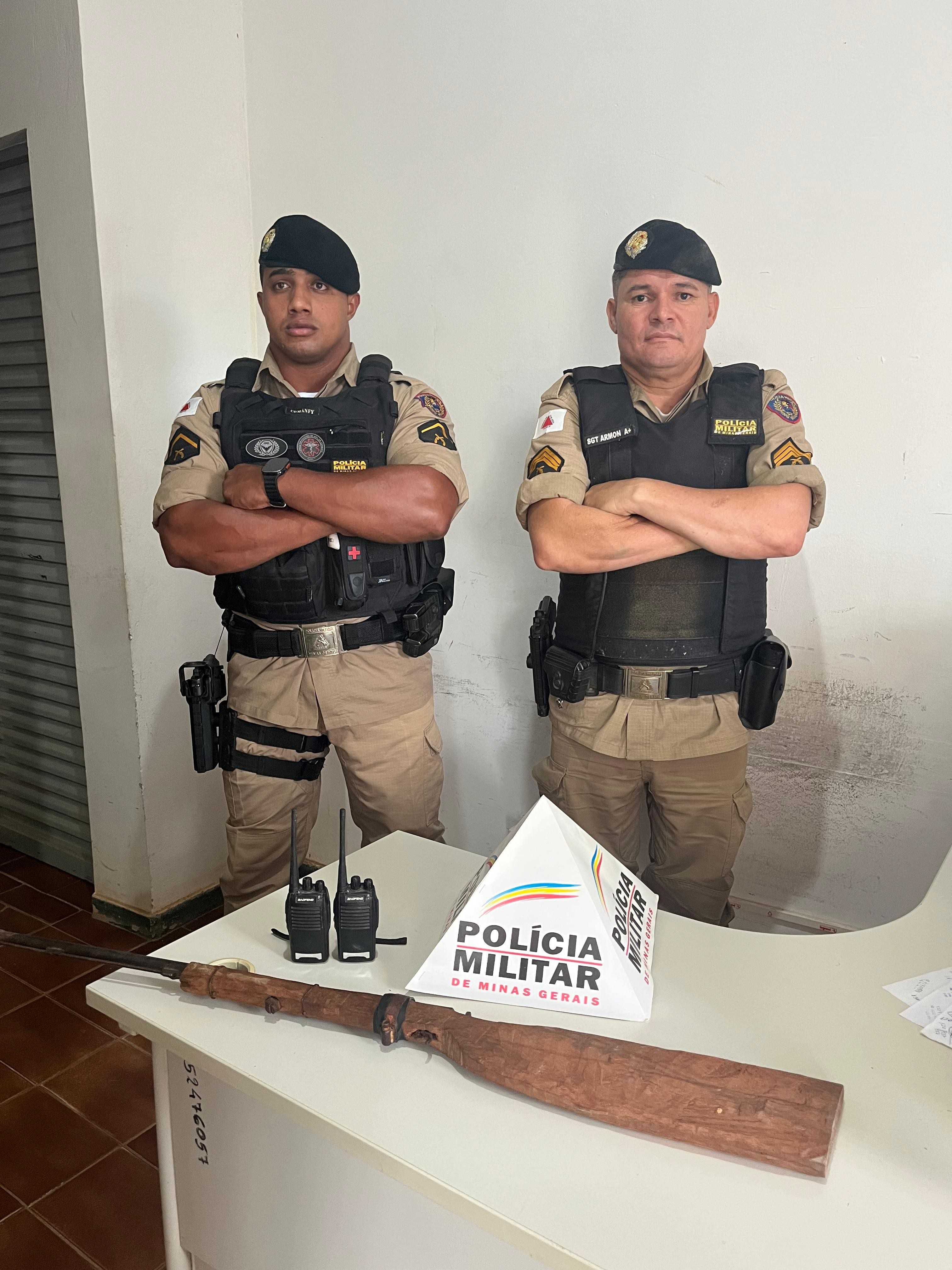 Fique por dentro das últimas notícias e acontecimentos em Foragido com mandado de prisão é achado em mata com rádio para avisar sobre a polícia em Buritiz