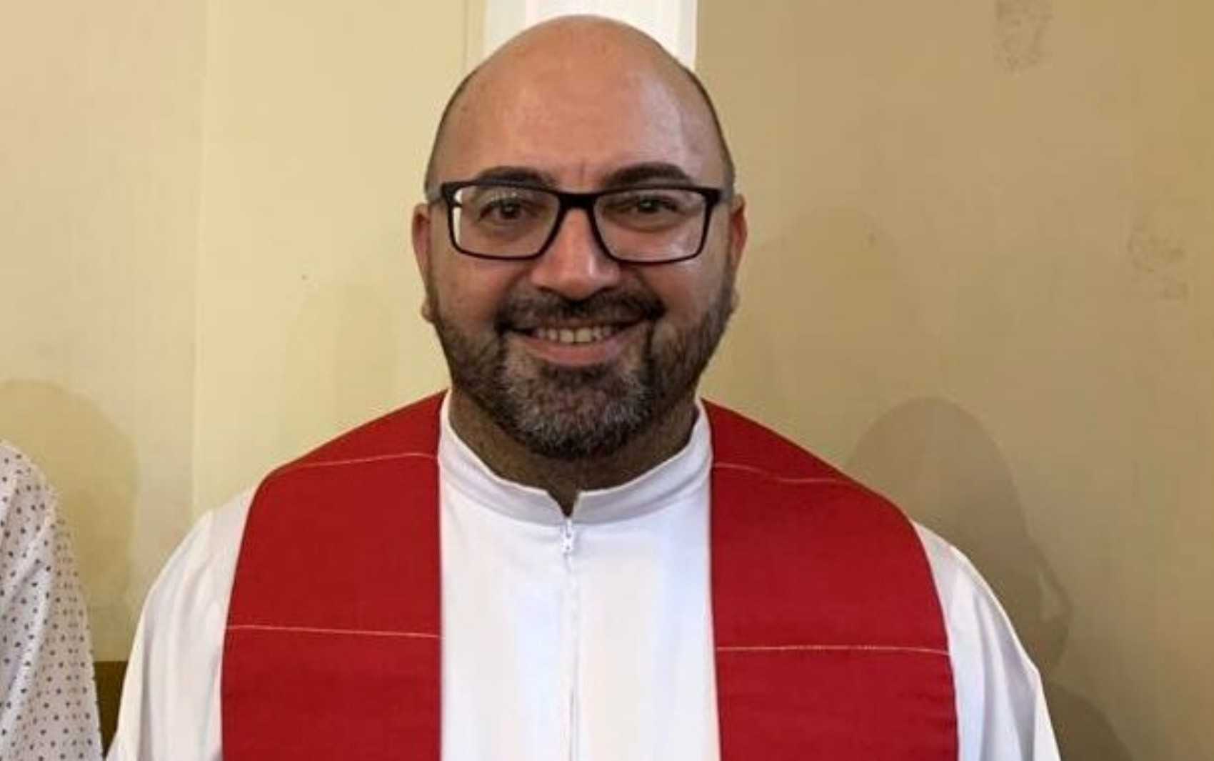 Fique por dentro das últimas notícias e acontecimentos em Padre de Toledo é Afastado Após Acusação Grave de Importunação Sexual no Portal Minas. Veja os