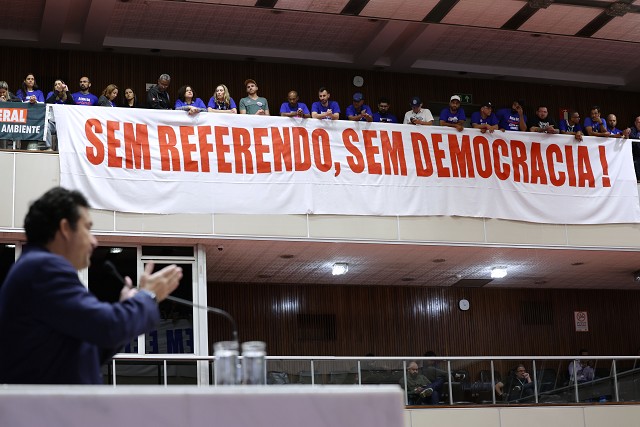 Assembleia Legislativa aprova retirada de referendo popular para privatização da Copasa em votação acalorada